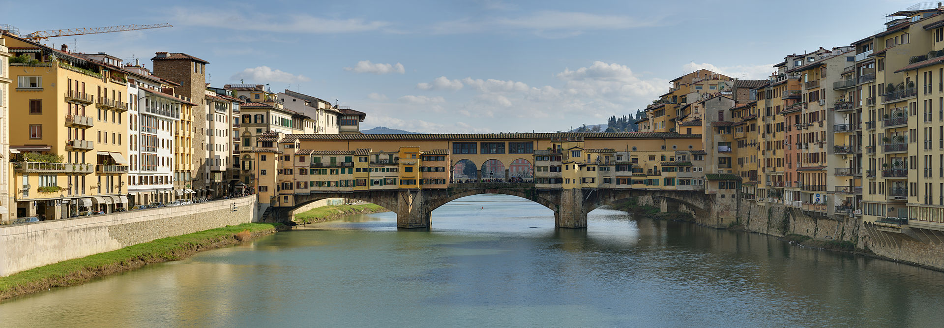 https://upload.wikimedia.org/wikipedia/commons/thumb/7/77/Panorama_of_the_Ponte_Vecchio_in_Florence%2C_Italy.jpg/1920px-Panorama_of_the_Ponte_Vecchio_in_Florence%2C_Italy.jpg