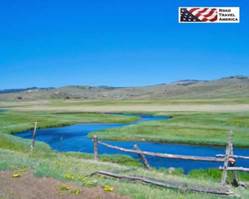 Rivi�re douce et sinueuse pr�s de Hatch et au d�but de l'Utah Scenic Byway 12