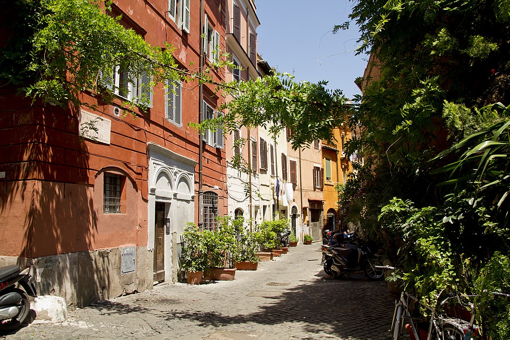 > Ruelle fleurie du quartier du Trastevere � Rome - Photo de trolvag