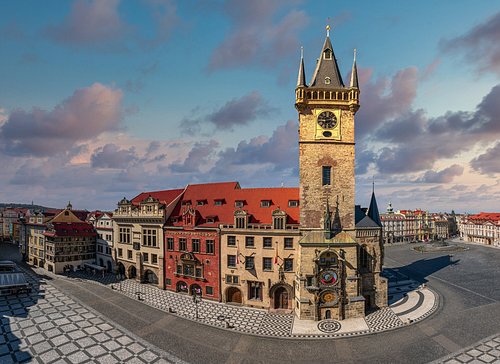 https://dynamic-media-cdn.tripadvisor.com/media/photo-o/1c/fe/b9/06/old-town-hall-in-prague.jpg?w=500&h=-1&s=1